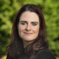 Julia Woodhall-Melnik